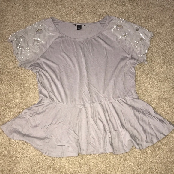 Tops - Gray top with beading